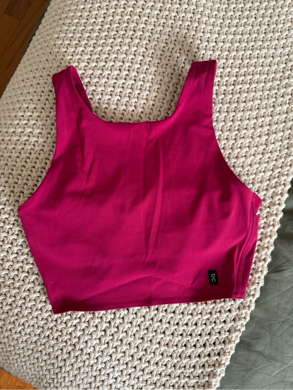 On Running Cloud Women's Fuchsia Athletic Crop Tank/bra size medium